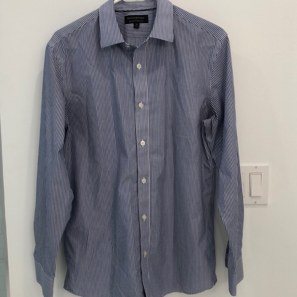 Men’s non-iron, button-down-standard fit